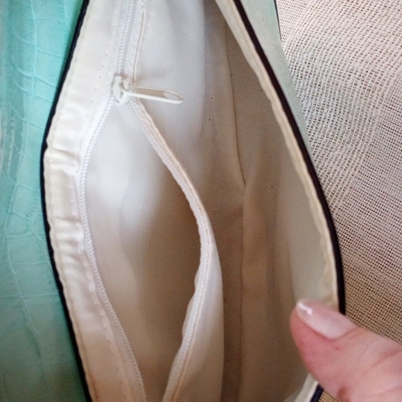 VTG Guess Curved Shoulder Patent Leather Bag Color: Mint Green - Picture 10 of 16